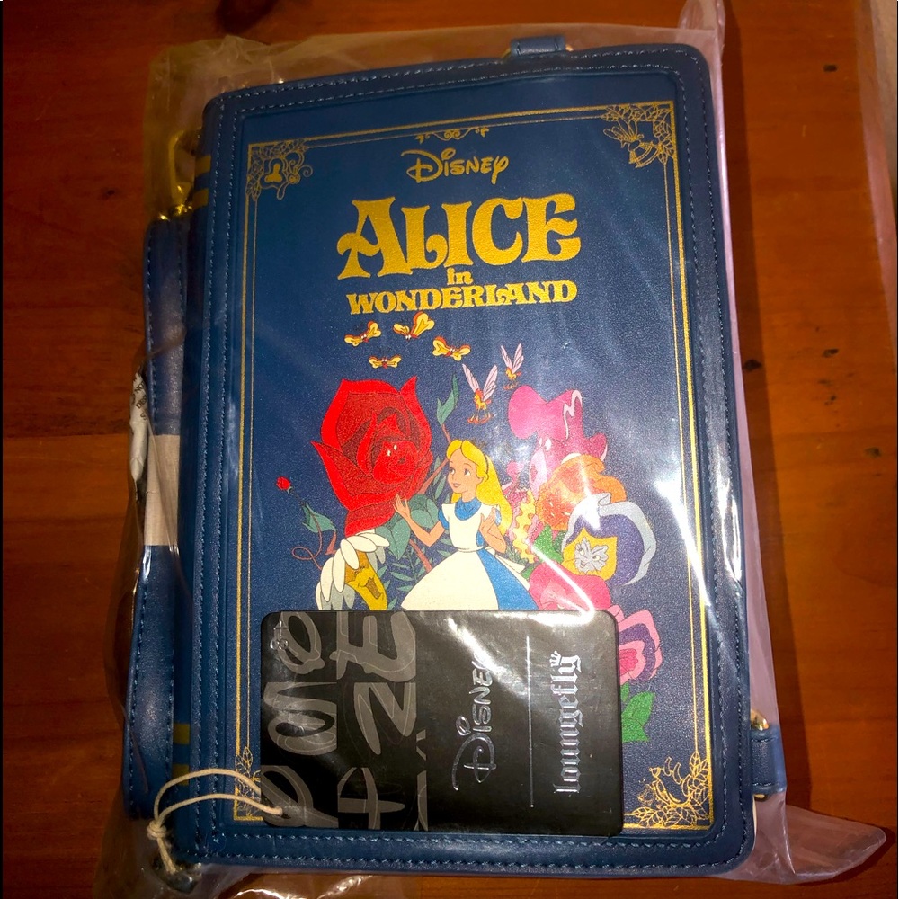 *New* Disney’s Alice in Wonderland Loungefly Crossbody Convertible Bag